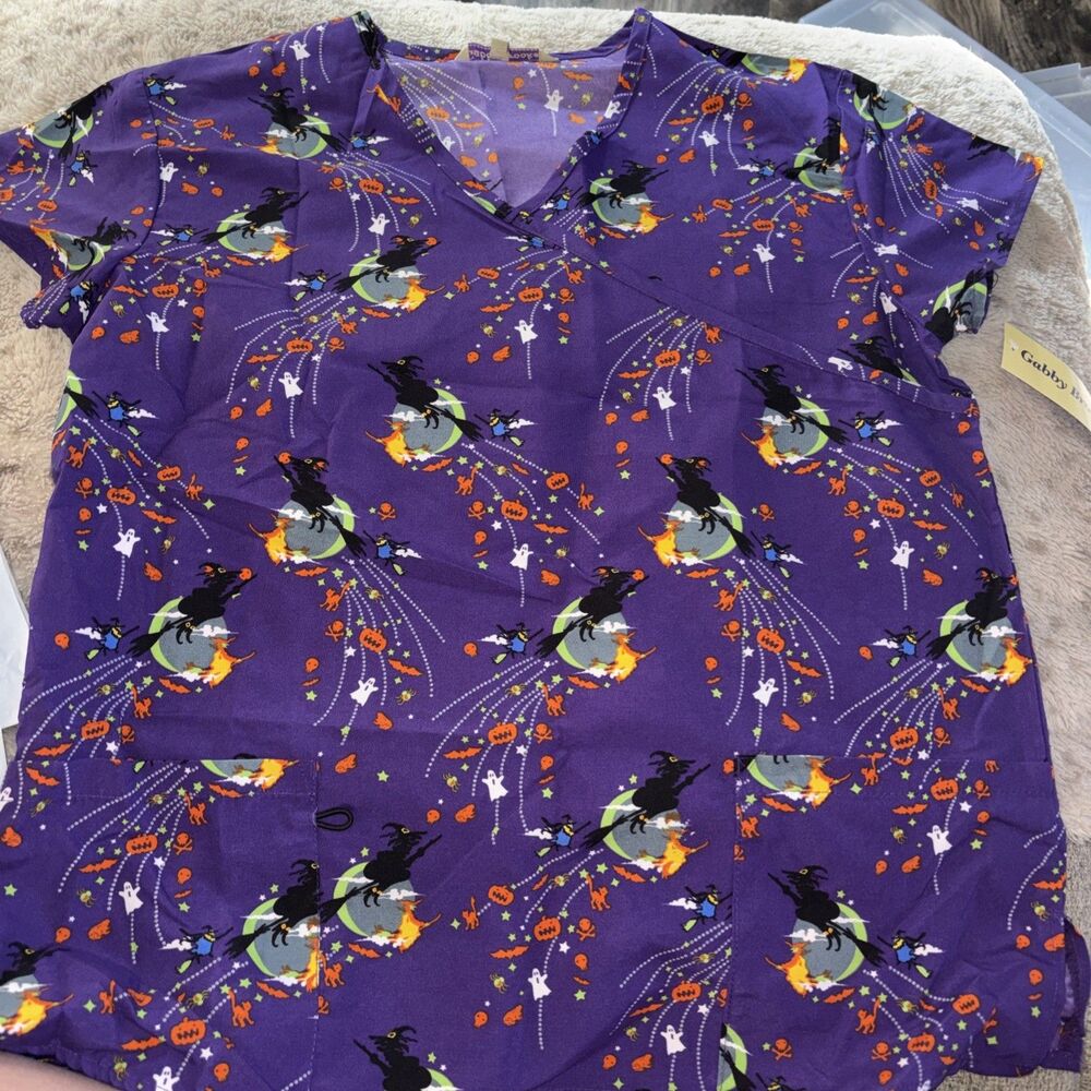Halloween Scrub Top NWT size:small Color: Purple Gabby Brooke